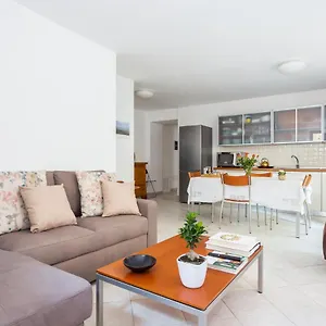 Spacious 3-bedroom With Courtyard In - Perfect For Families Appartement Tempio Pausania