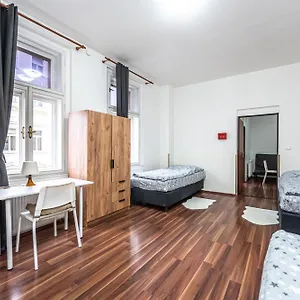 apartments-kamenicka-23.praguehotelsweb.com/